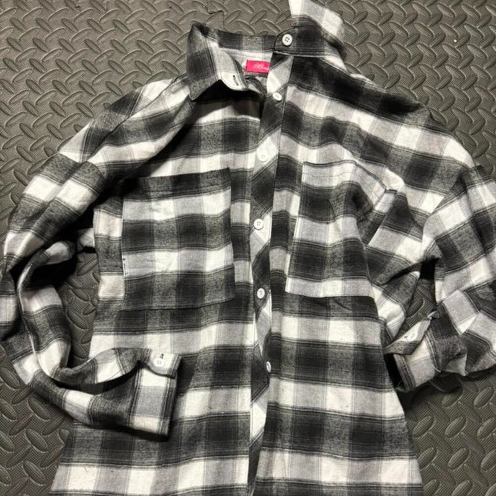 Women's flannel! Size small. Lauriebelles purchase! Great condition!